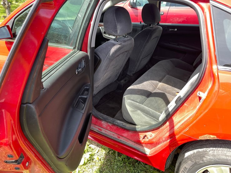 #2101-•-2013-chevy-impala-(has-wi-title)-image-30