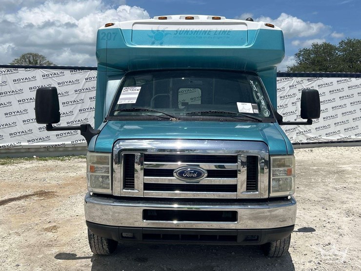 2017-ford-e450-image-27