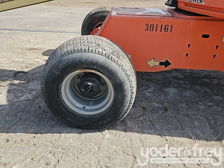 2018-jlg-400s-image-15