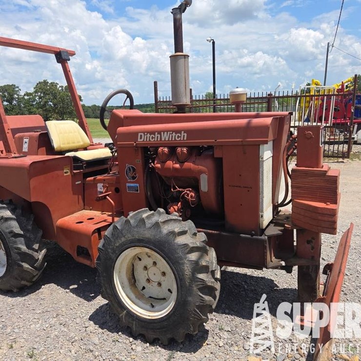 DITCH WITCH R60
