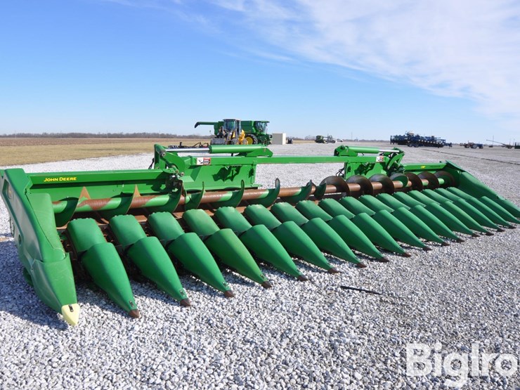 2023-john-deere-c18f-image-3