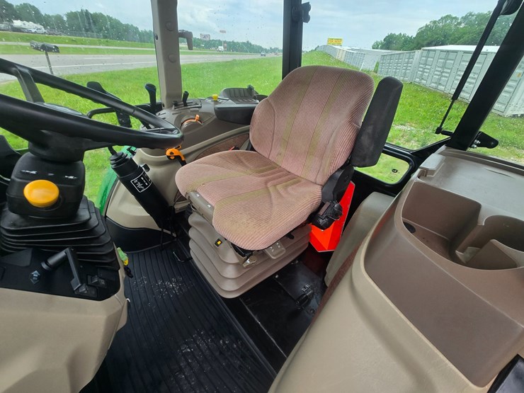 john-deere-6105d-image-33