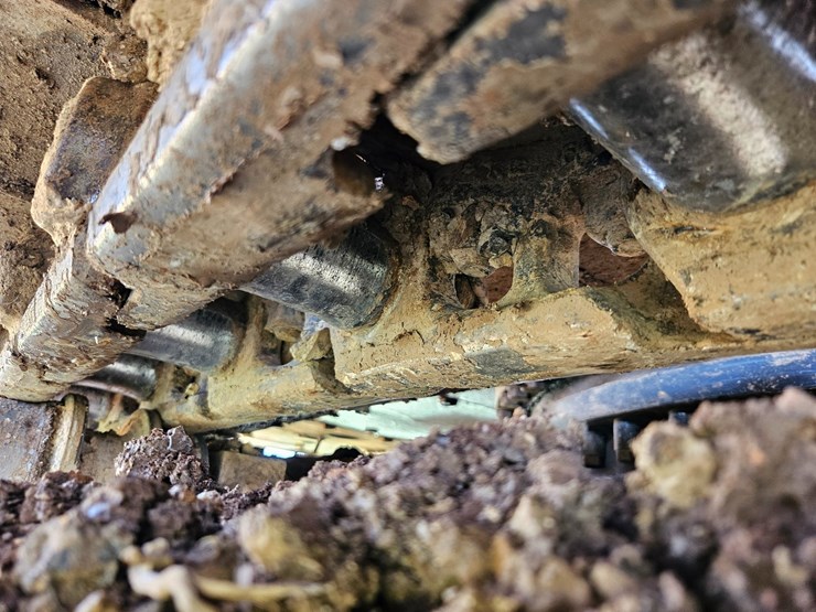 2017-caterpillar-336f-image-90