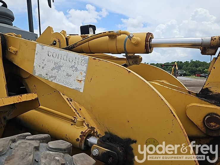2009-caterpillar-938h-image-11