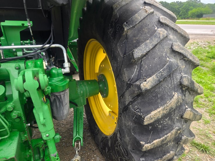 john-deere-6105d-image-61