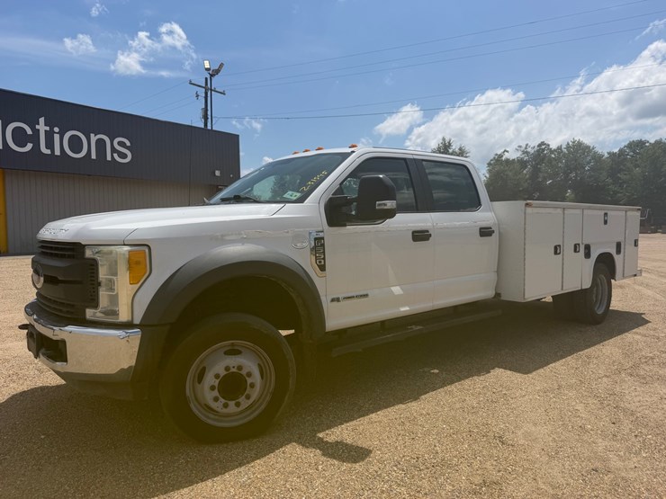 2017-ford-f550-image-1
