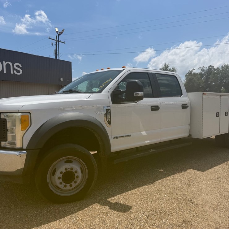2017 FORD F550
