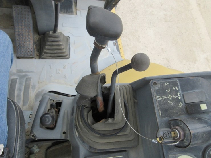2022-caterpillar-416c-image-9