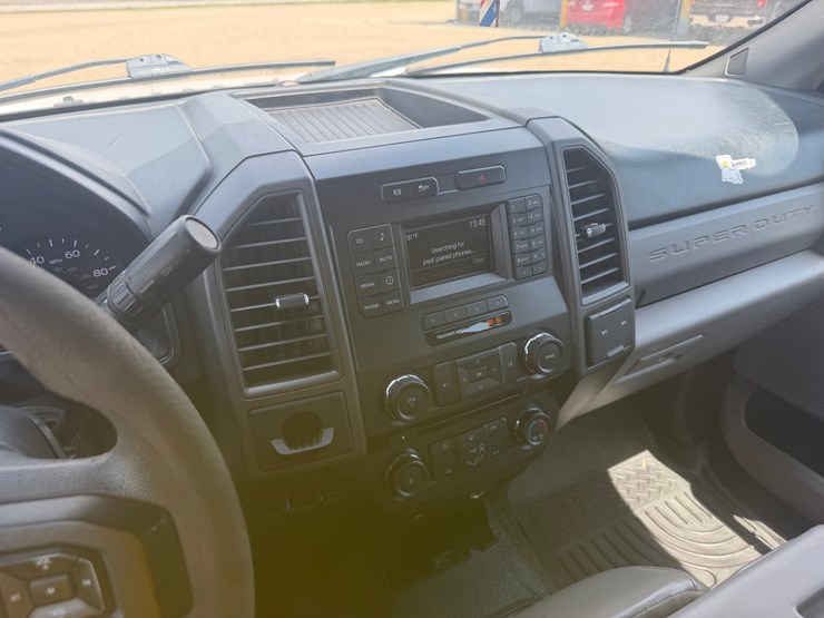 2017-ford-f550-image-15