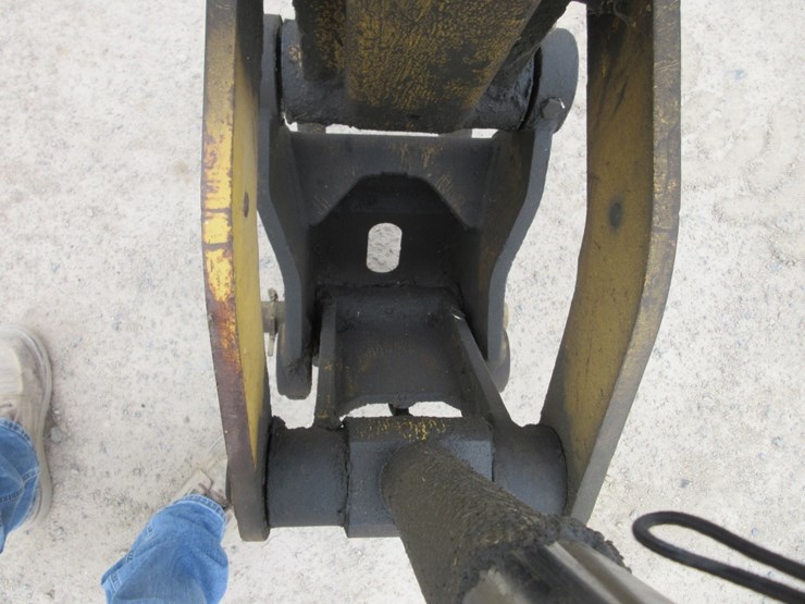 2022-caterpillar-416c-image-26