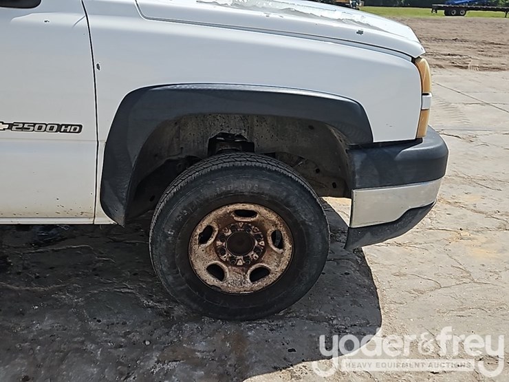 2006-chevrolet-silverado-2500hd-image-8
