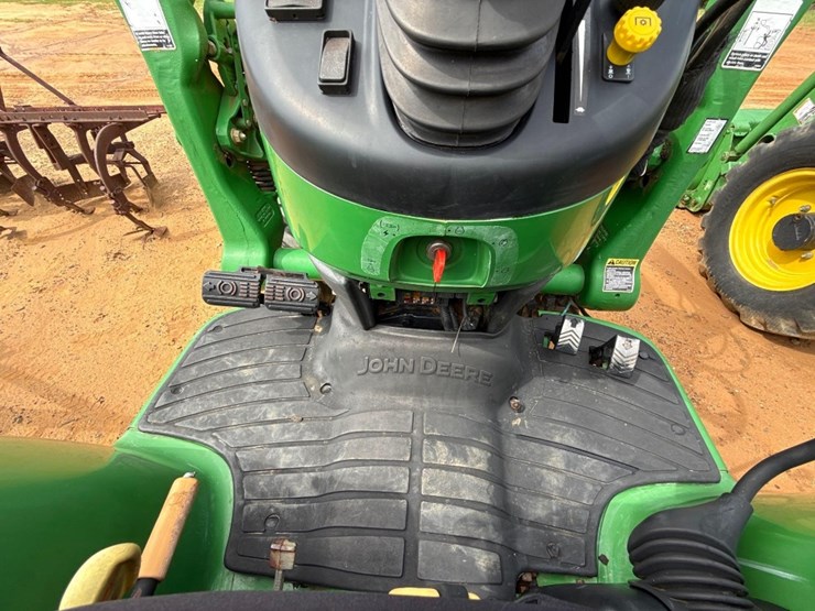 john-deere-3320-image-13