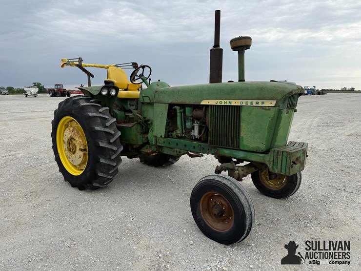 john-deere-4010-image-3