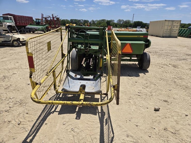 john-deere-336-image-11
