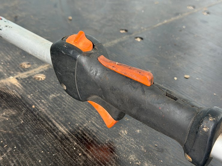 #6075-•-stihl-fs90r-2.5'-hedge-trimmer-image-5