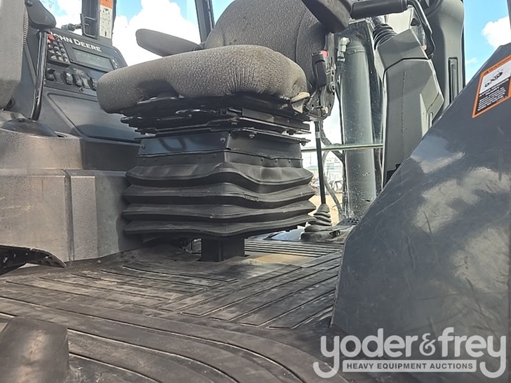 2020-deere-310sl-image-42
