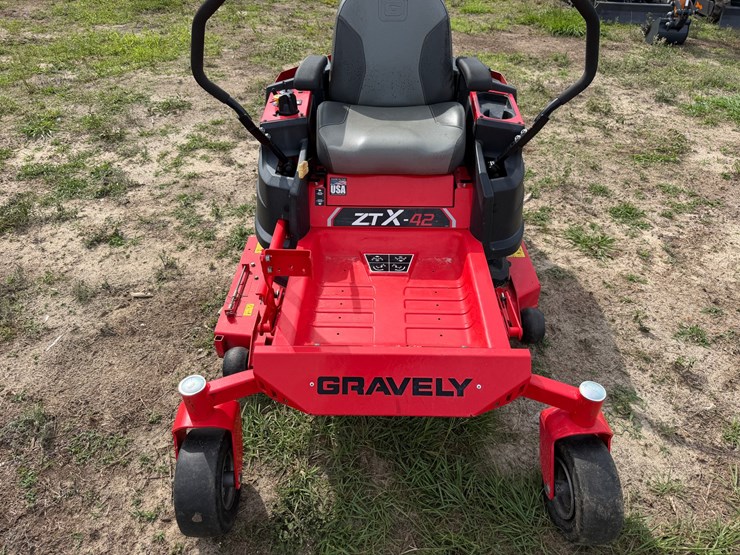 #6006-•-gravely-42"-ztx42-zero-turn-lawnmower-image-9