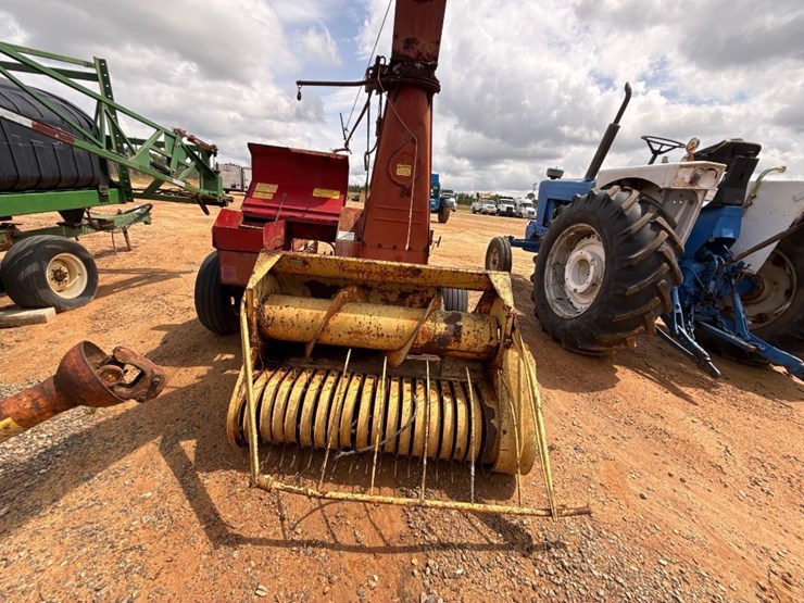 new-holland-718-image-5
