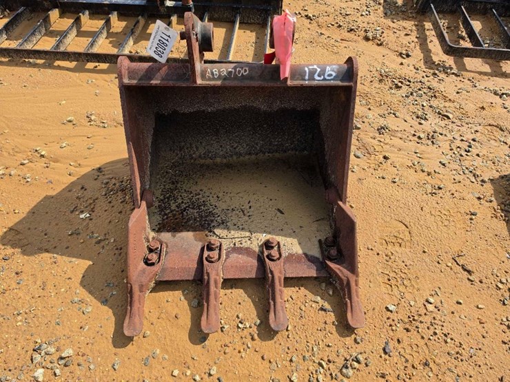 126---used-24"-jcb-bucket-image-1