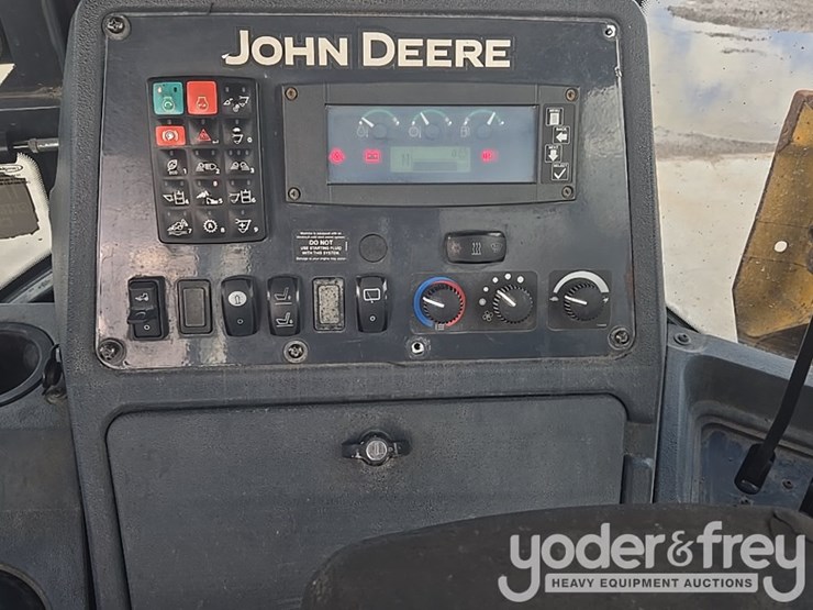 2020-deere-310sl-image-47