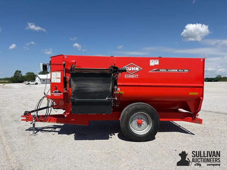 kuhn-knight-reel-auggie-ra130-feeder-wagon-image-8