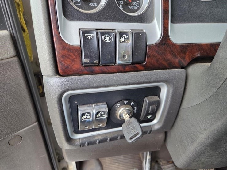 2015-kenworth-t800-image-24