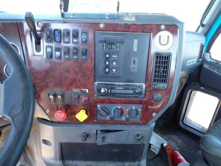 2015-mack-granite-gu813-image-19