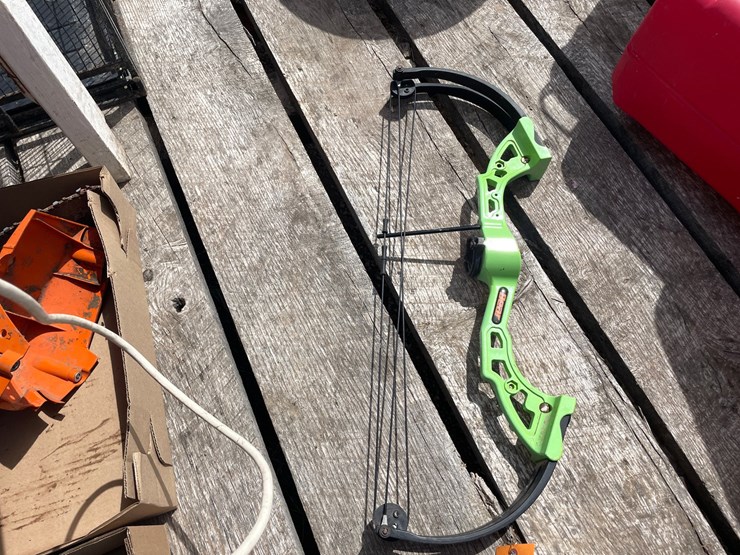 #2140-•-bear-youth-compound-bow-image-4