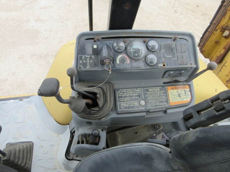 2022-caterpillar-416c-image-8