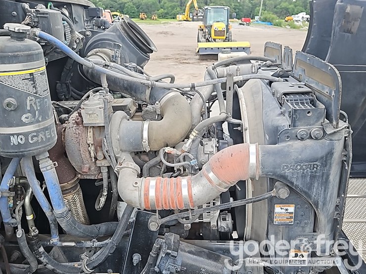 2014-peterbilt-337-image-26