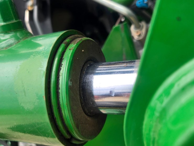 john-deere-6105d-image-82