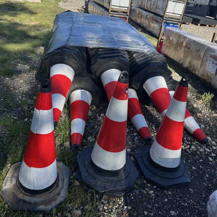 #30 • (250) Safety Traffic Cones