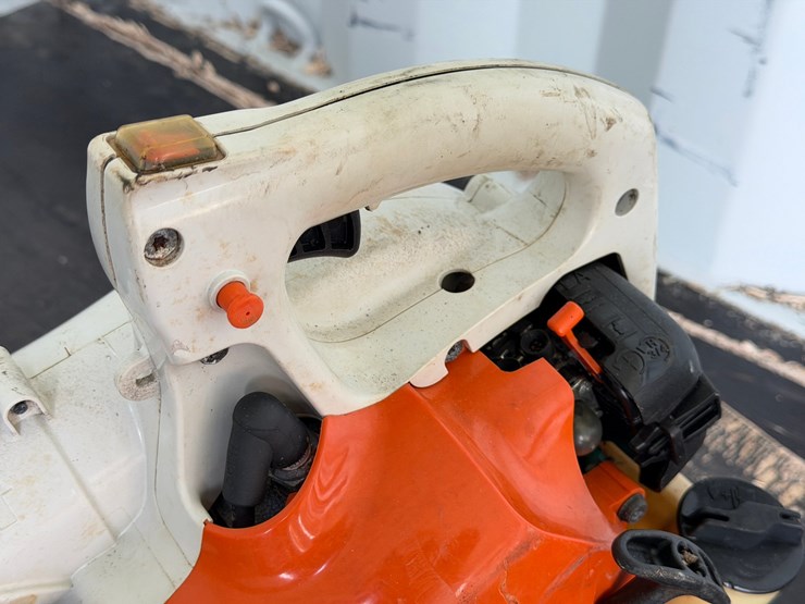 #6033-•-stihl-bg55-handheld-leaf-blower-image-4