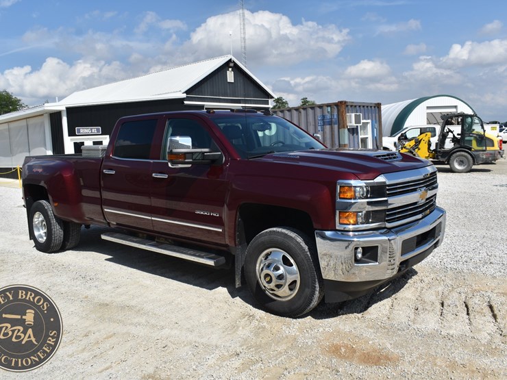 2017-chevrolet-silverado-3500hd-ltz-image-12