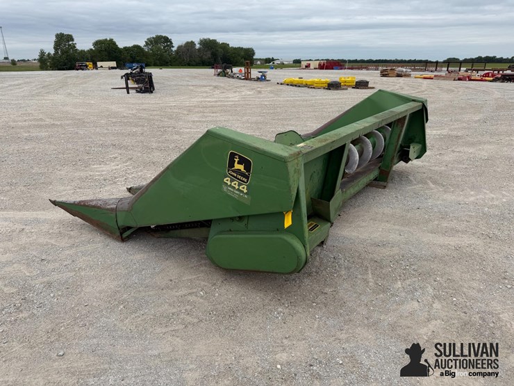 john-deere-444-image-7