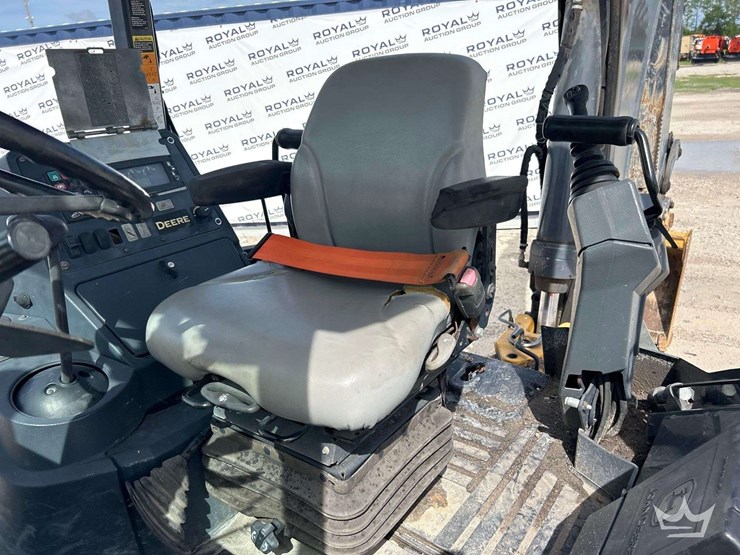 deere-410l-image-10