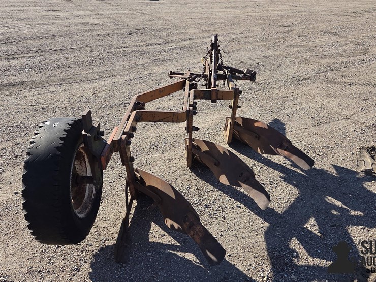 allis-chalmers-3-bottom-plow-image-6