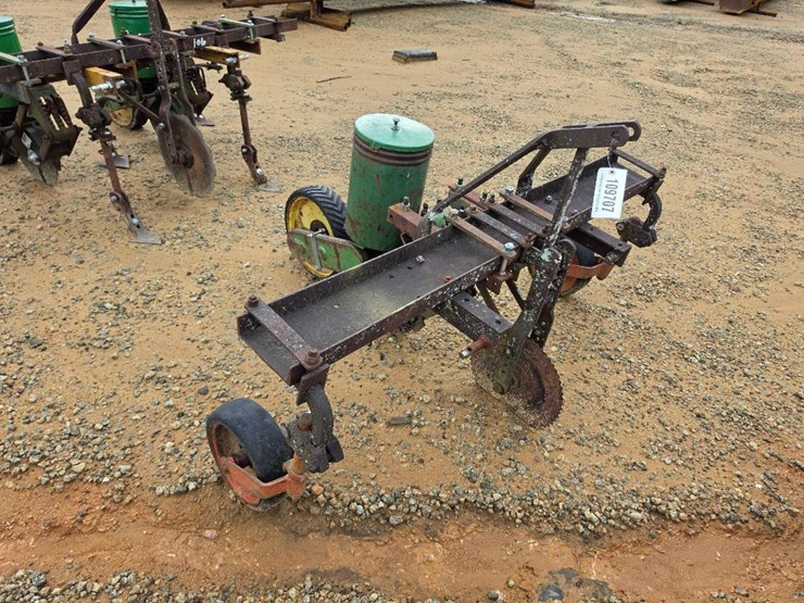 105---1-row-john-deere-planter-image-4