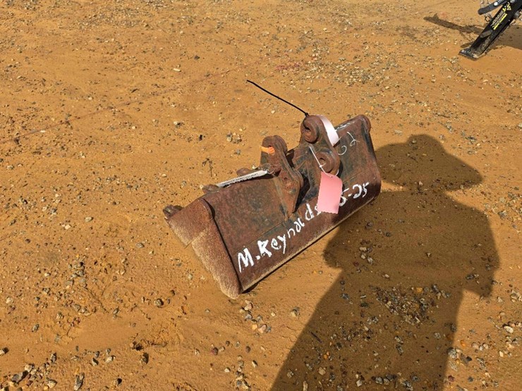 136---used-24"-jcb-bucket-image-2