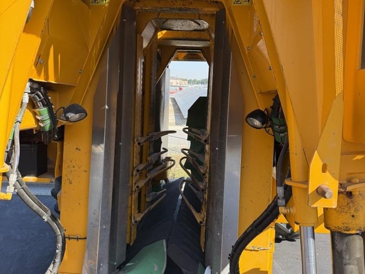 2016-gregoire-g8.260-double-bin-grape-harvester,-image-8