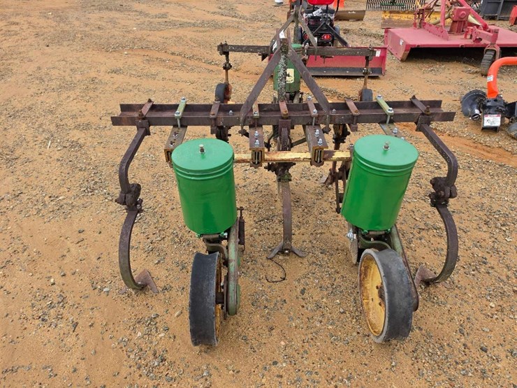106---1-row-john-deere-planter-image-3