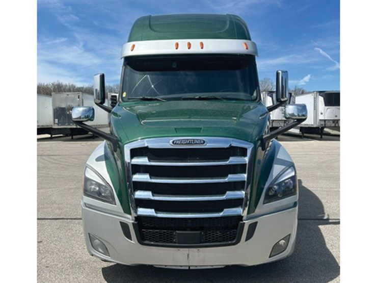 2021-freightliner-cascadia-126-image-3