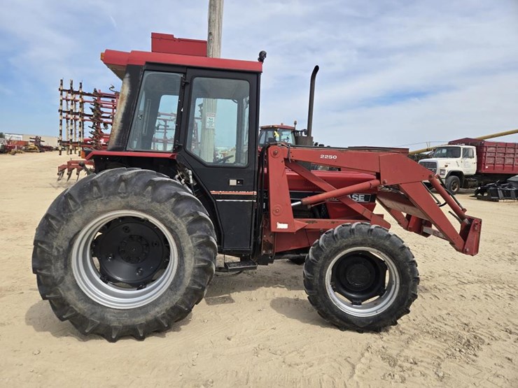case-ih-585-image-10