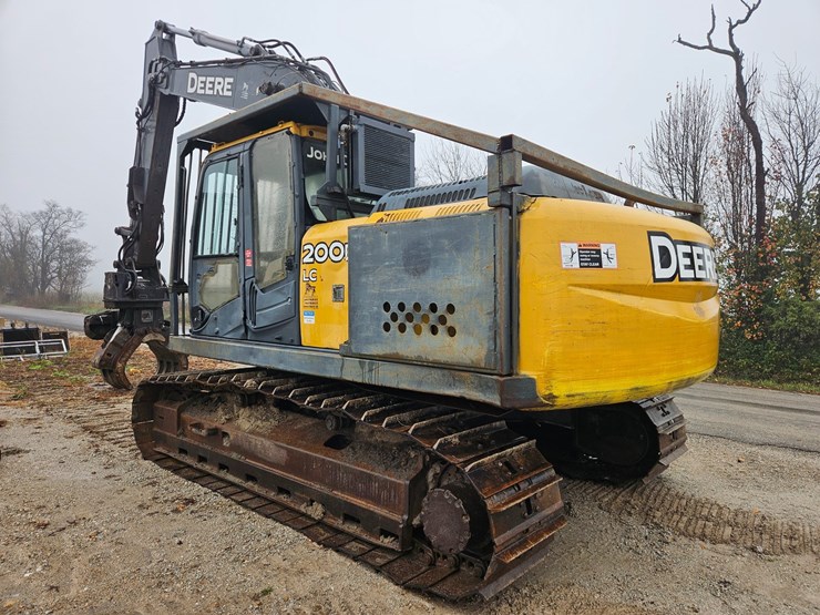 2010-deere-200d-lc-image-7