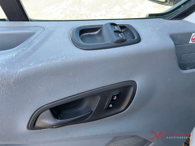 2019-ford-transit-image-18