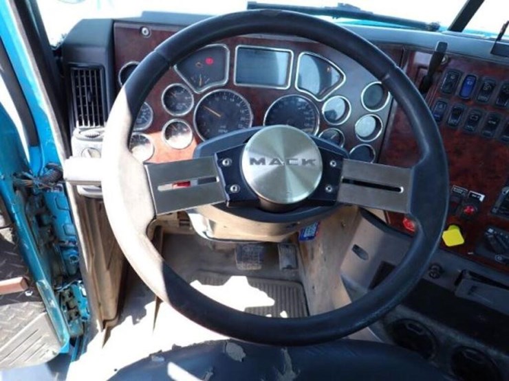 2015-mack-granite-gu813-image-17