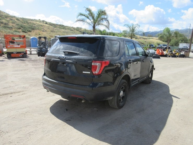 2017-ford-explorer-image-3
