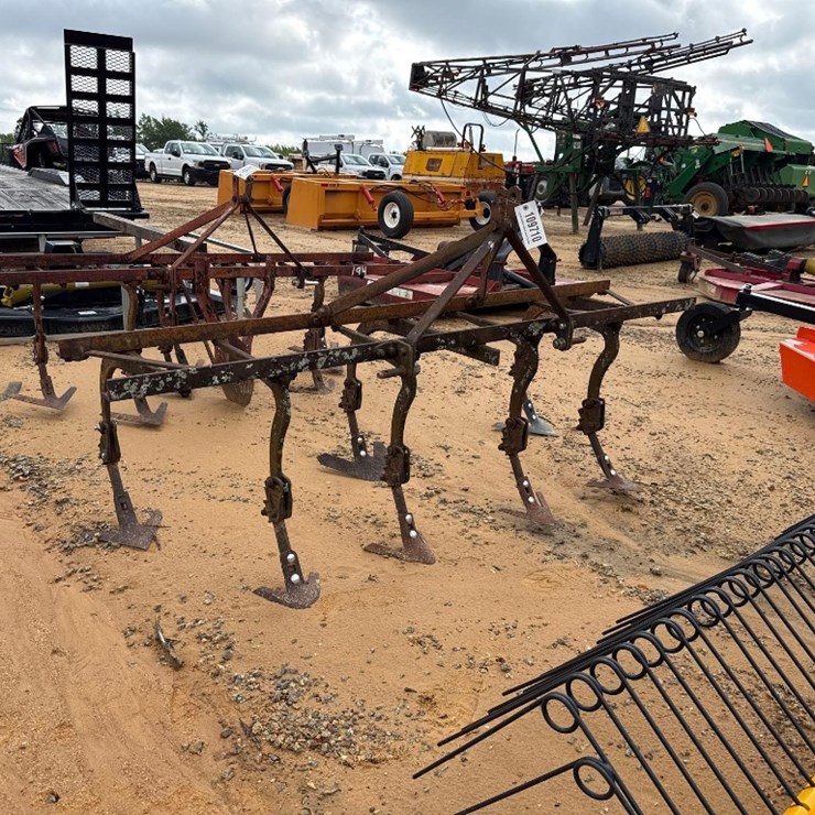 193 - CULTIVATOR 7'