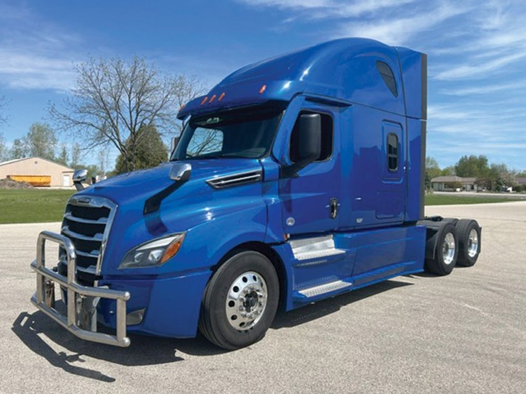 2022-freightliner-cascadia-126-image-1