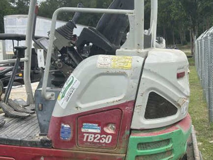 takeuchi-tb230-image-8